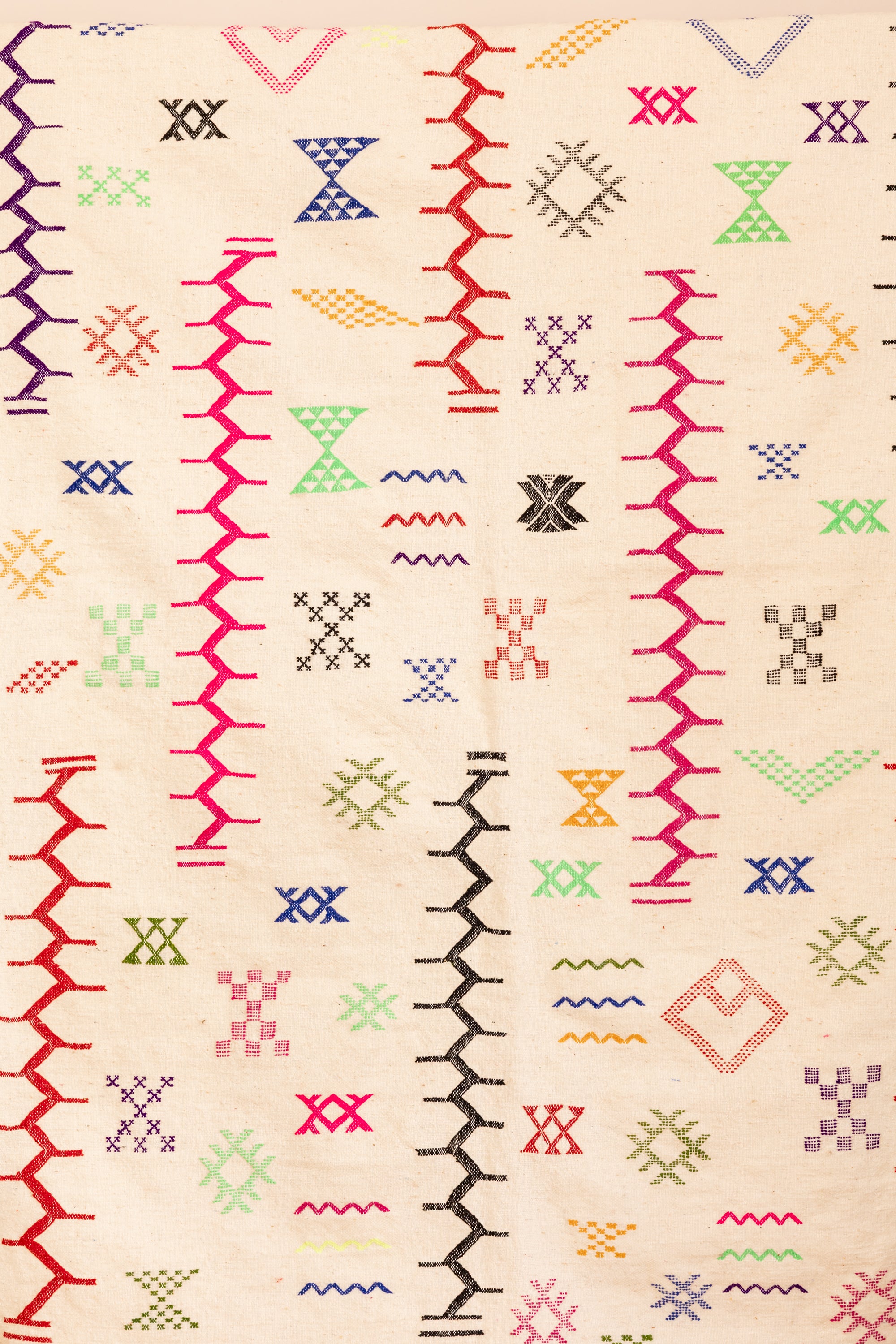 MOR - EMBROIDERED KILIM - MED RUG. (1)