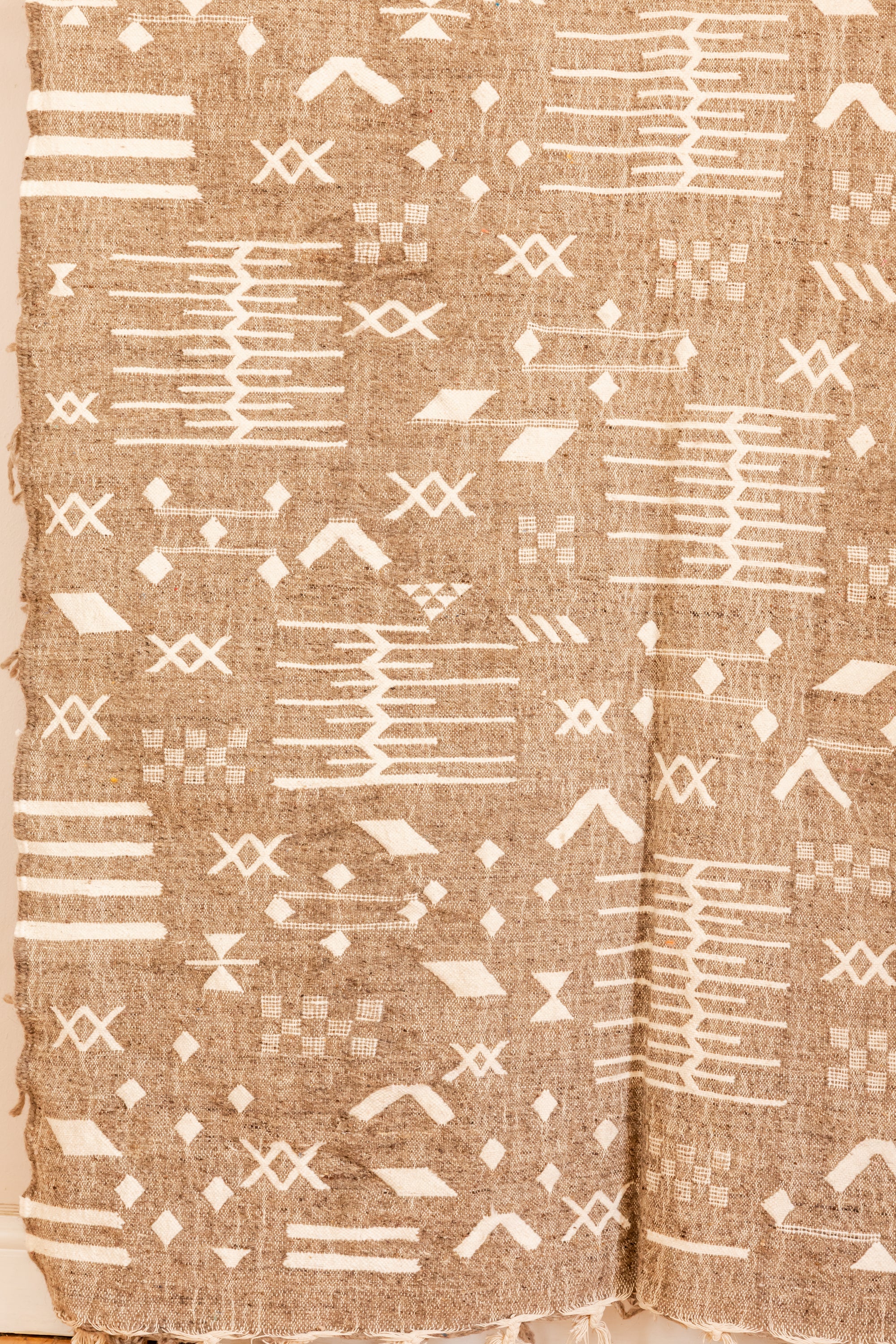 MOR - EMBROIDERED KILIM - MED RUG. (2)