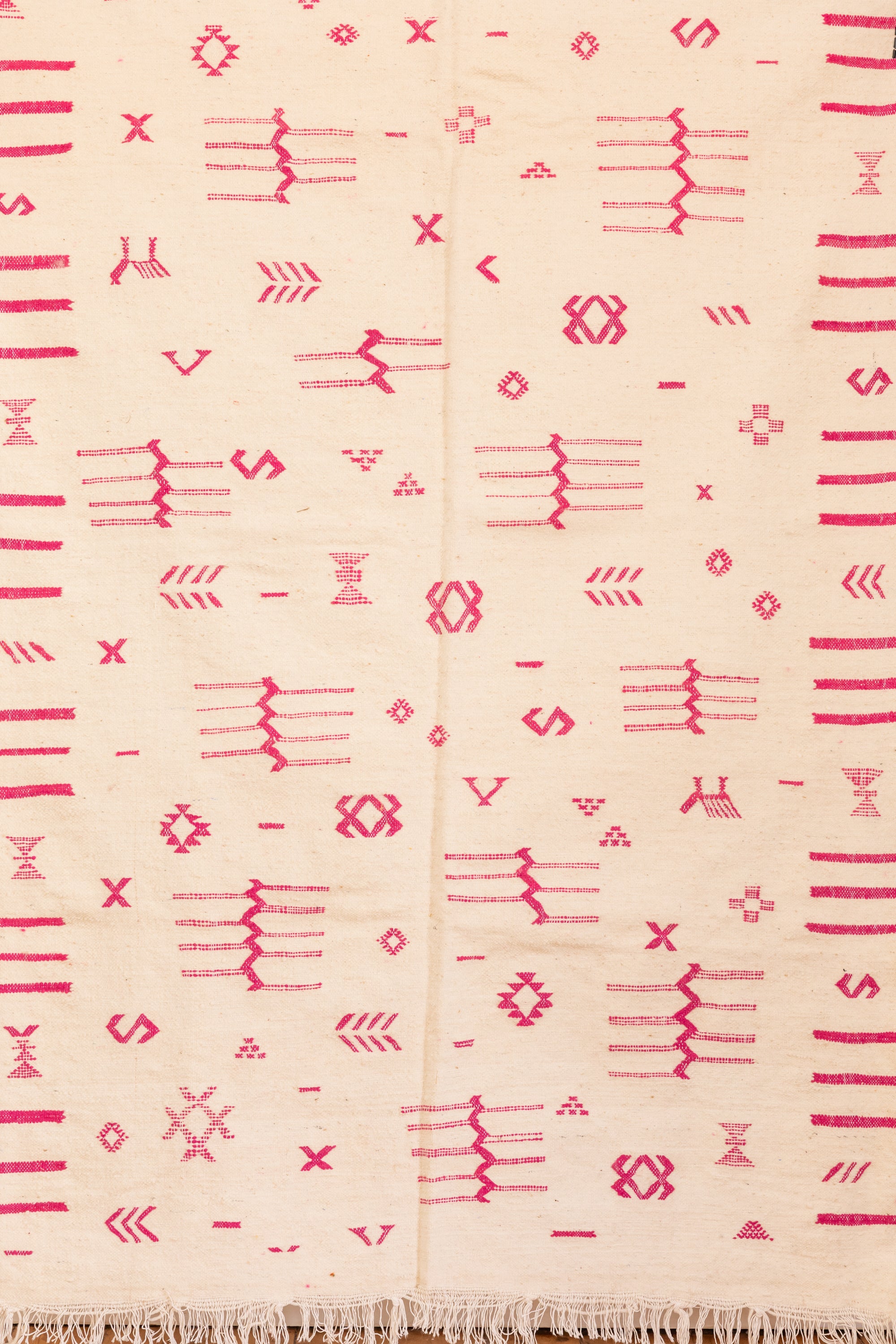 MOR - EMBROIDERED KILIM - MED RUG. (4)