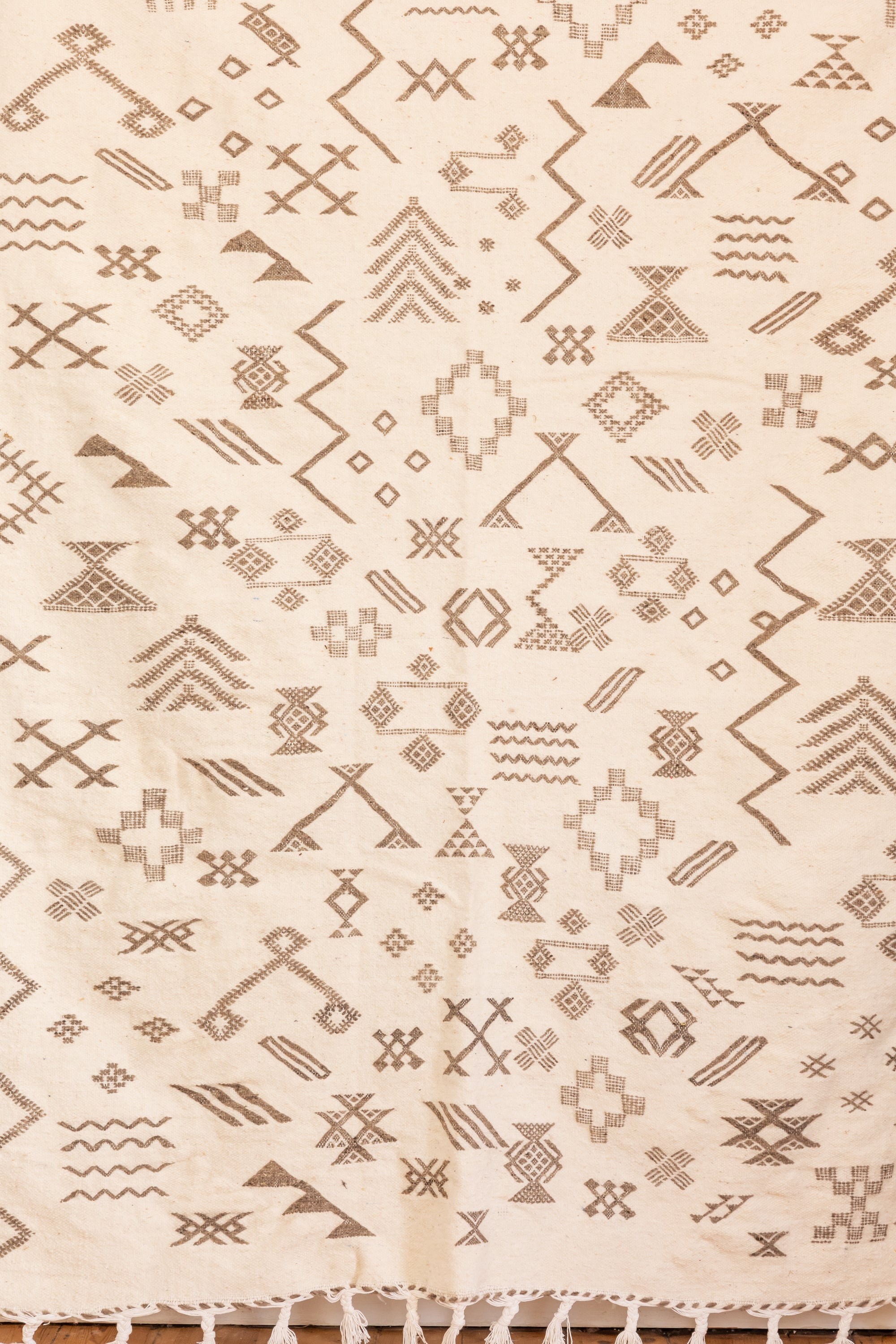 MOR - EMBROIDERED KILIM - MED RUG. (6)