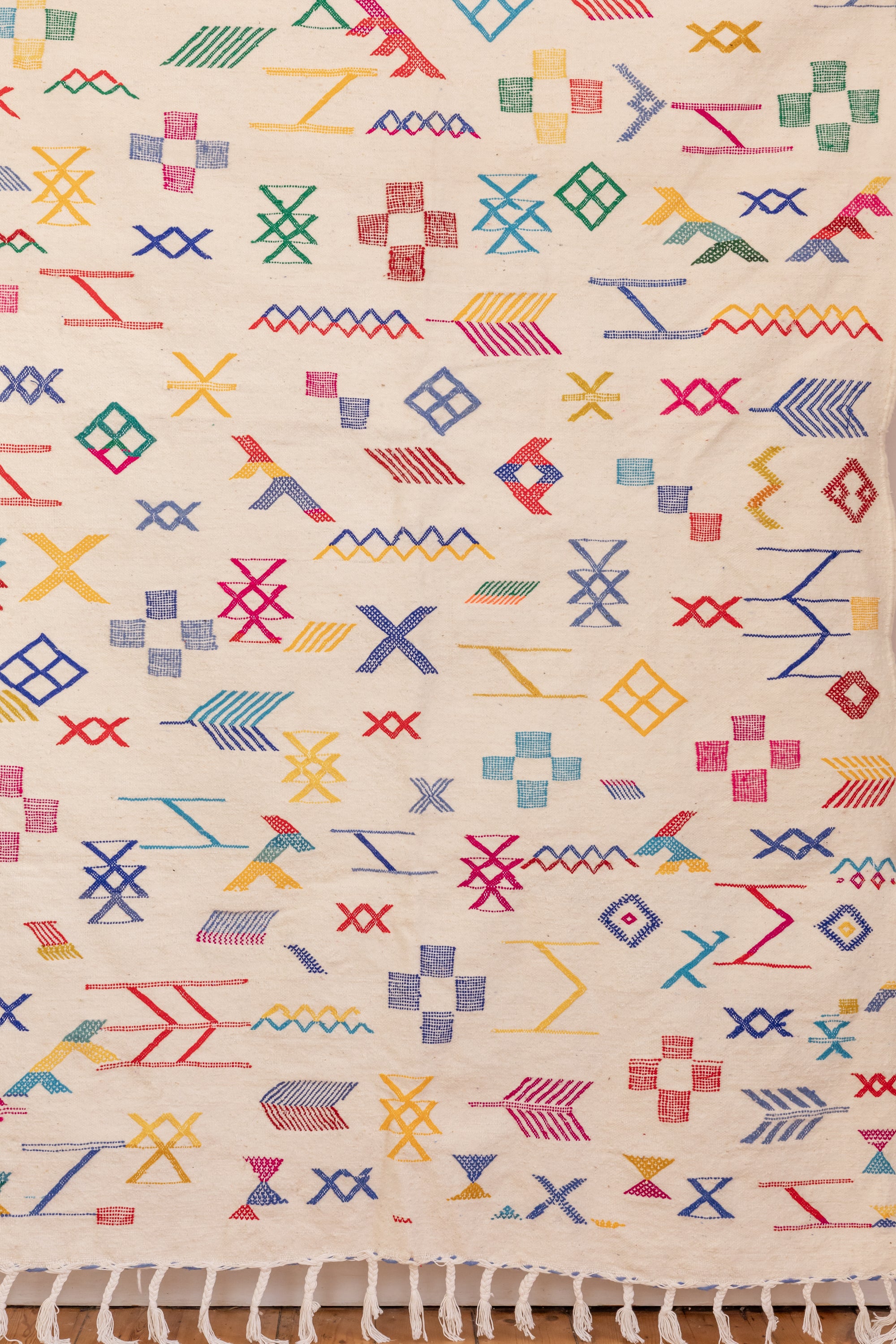 MOR - EMBROIDERED KILIM - MED RUG. (7)