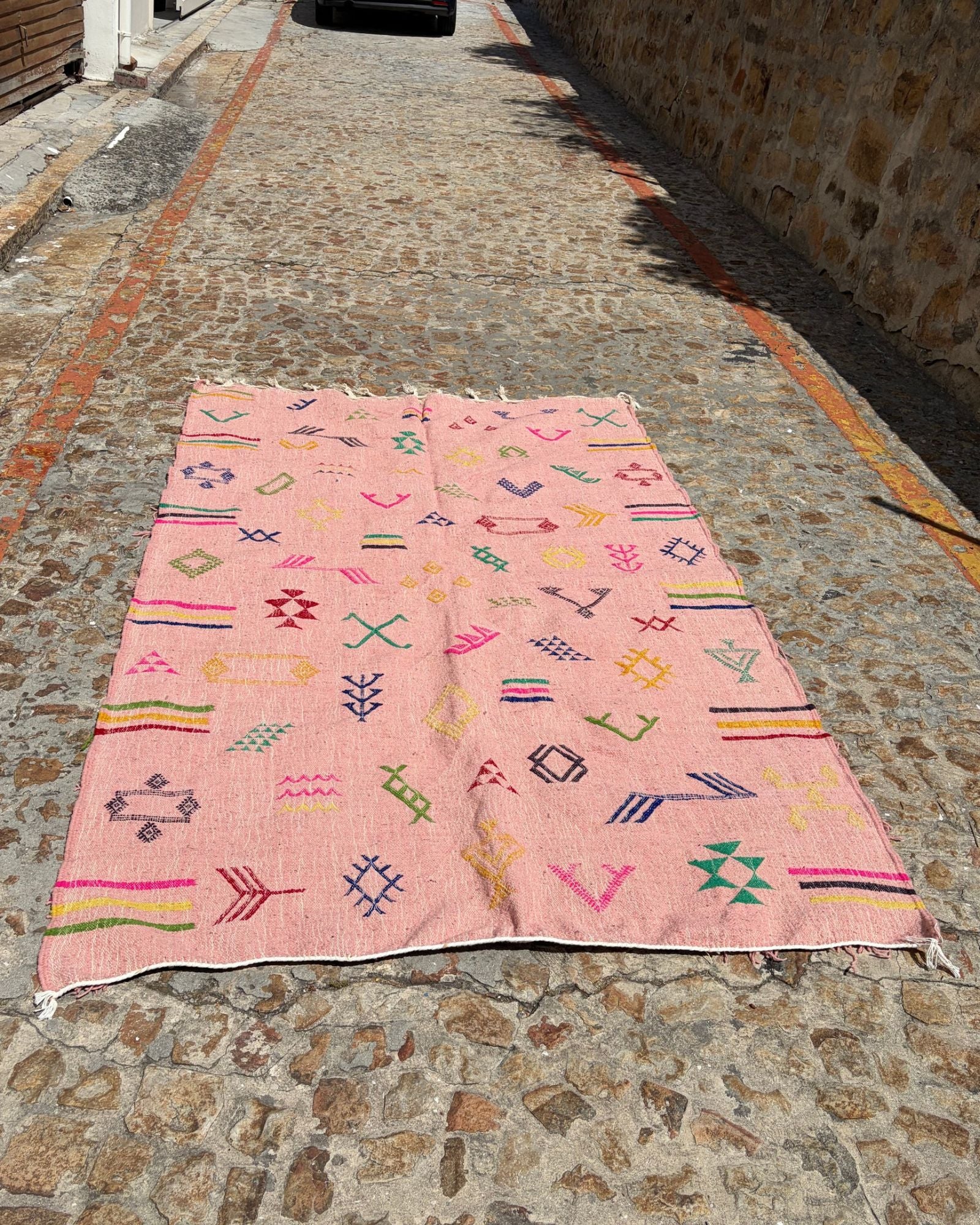 MOR - EMBROIDERED KILIM - MED RUG. (11)